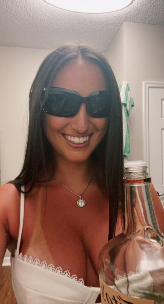 TikTok – Instagram – Taylor Alessi – Nude