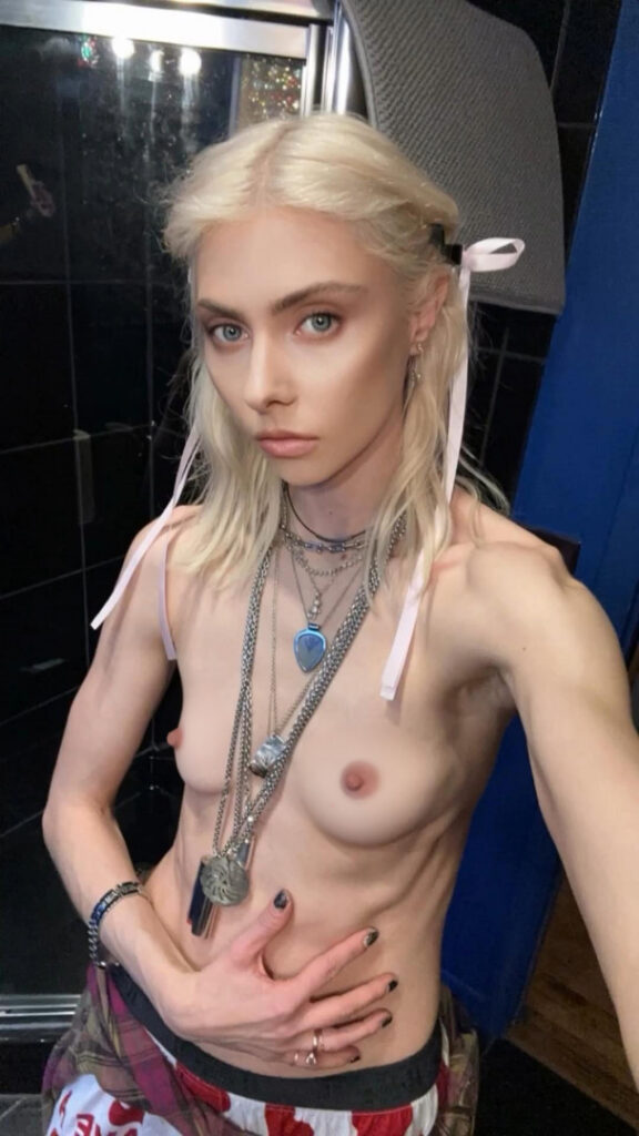 Celeb – Taylor Momsen – Nude