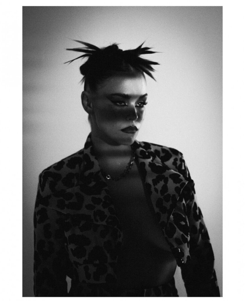 TikTok – Instagram – Taylor Upsahl / UpsahlMusic / Upsahl – Nude