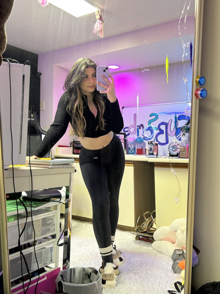 TikTok – thatgirlgatto – Nude