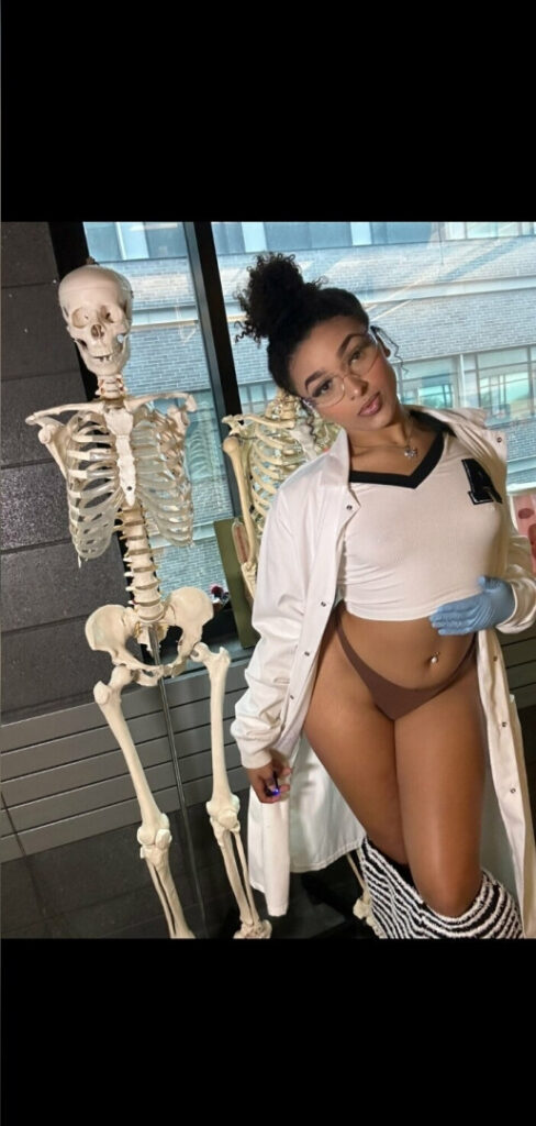 OnlyFans – TikTok – Instagram – Thee Lightskin Tutor / kikii.xoxo / kikixi / waifukikii / kiki.x.i / lightskin barbie / kiracollege – Nude