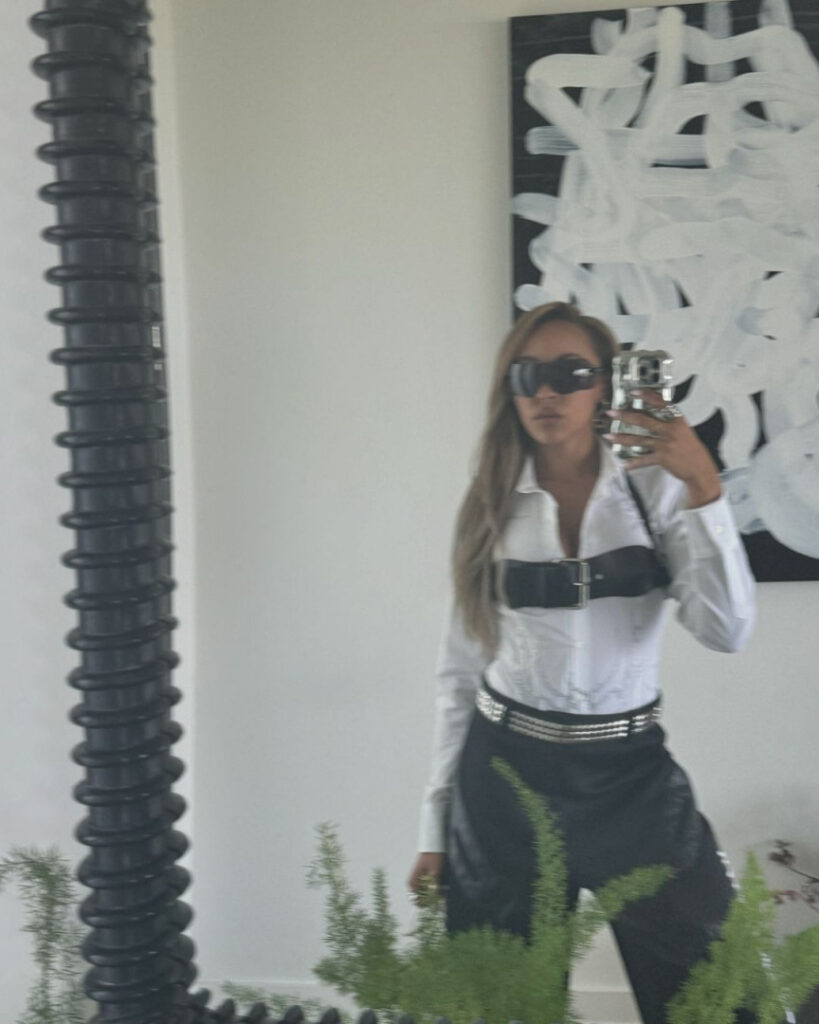 Celeb – Ebony – Tinashe – Nude