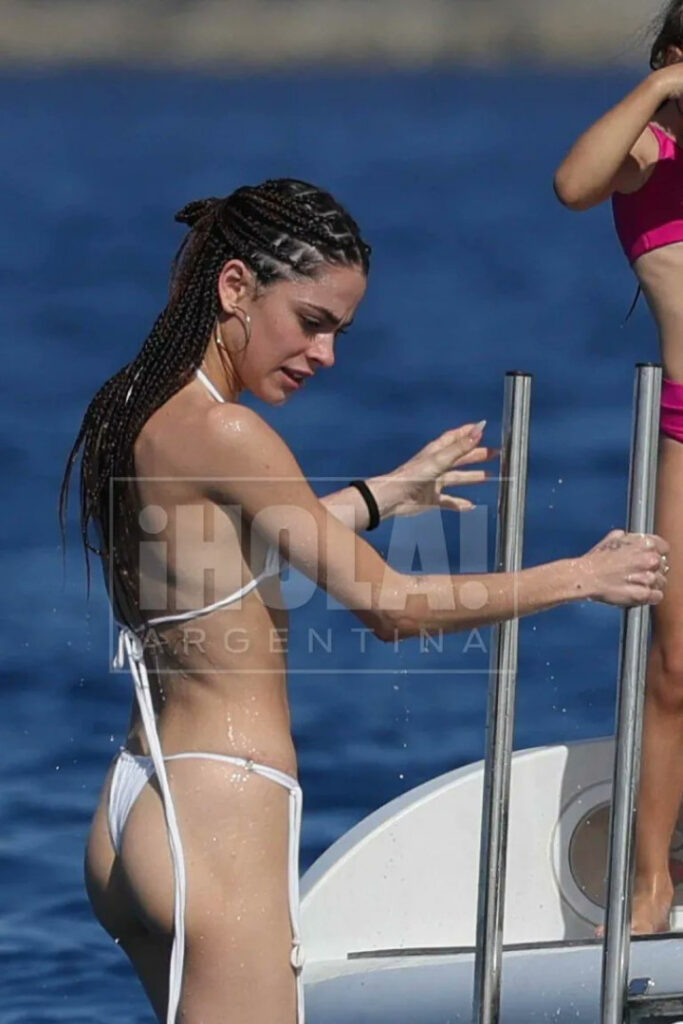 Celeb – Latina – Tini (Martina Stoessel) – Nude