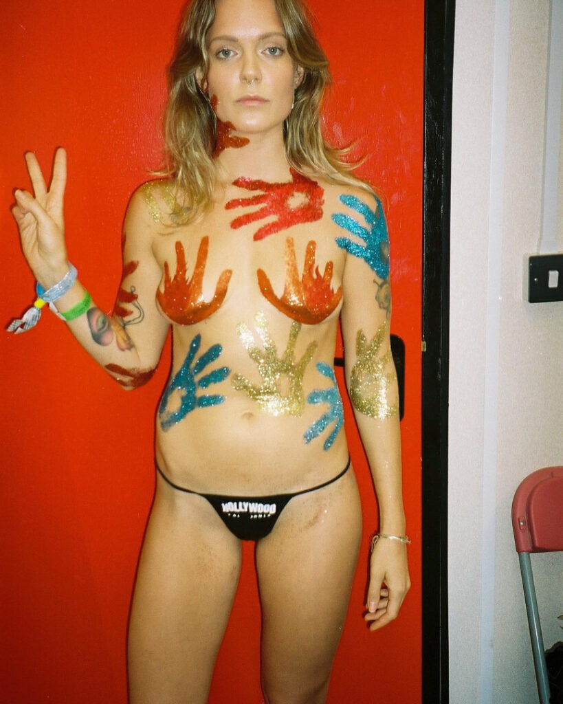 Celeb – Petite – Tove Lo – Nude