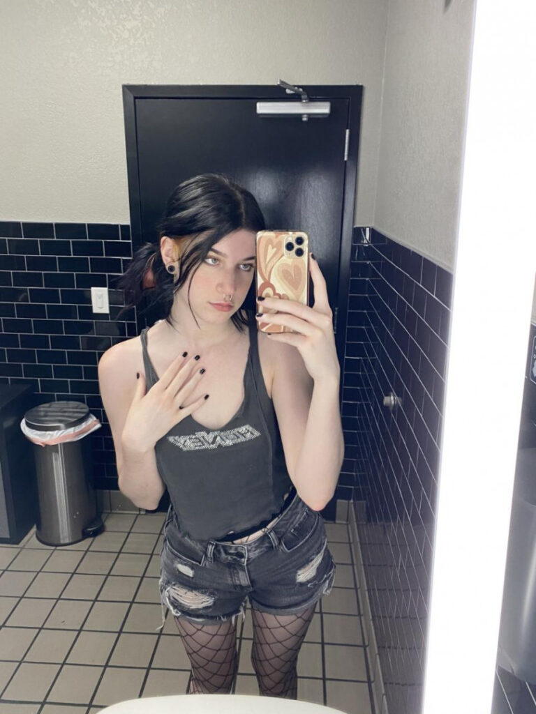 Twitch – Instagram – Trashpotatopie / Trashedpotatopie – Nude