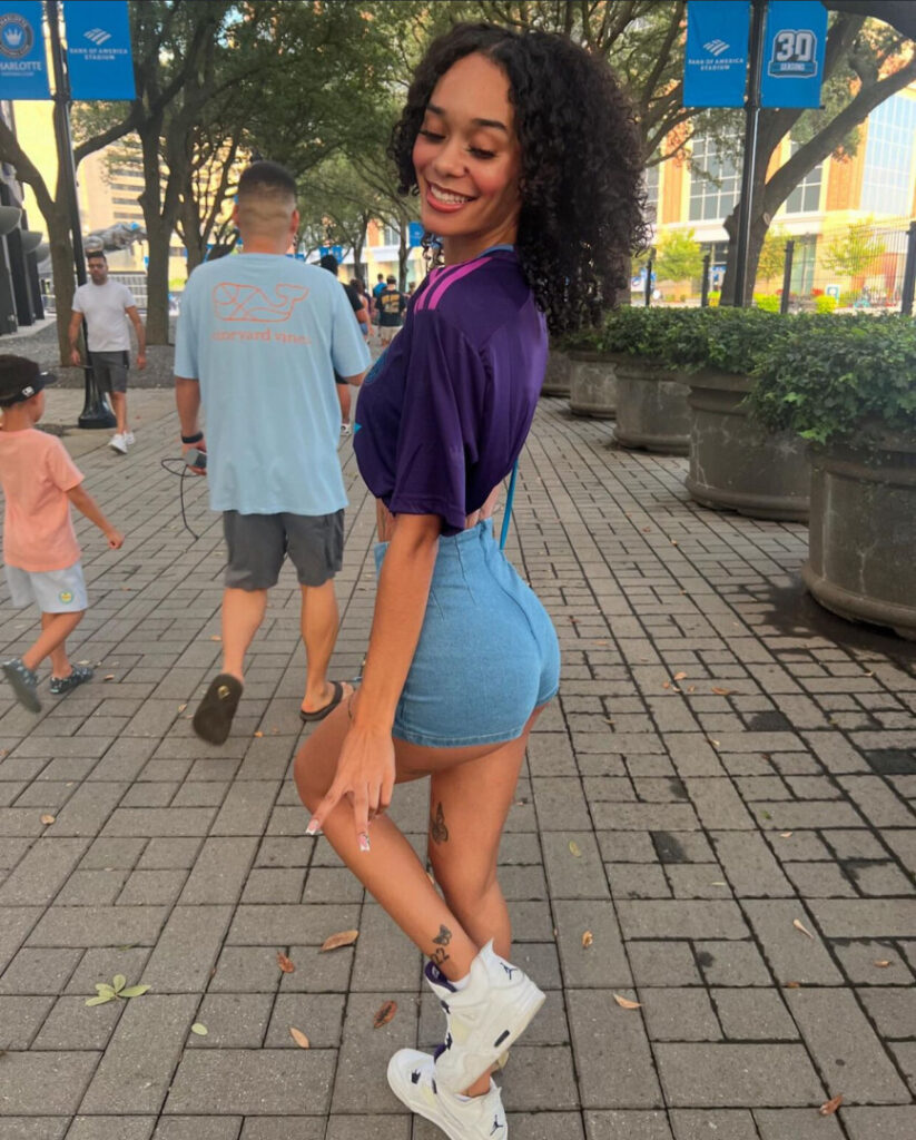 TikTok – Instagram – Tropicalkurls – Nude