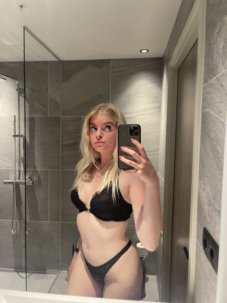 OnlyFans – Uwucutedemon – Nude