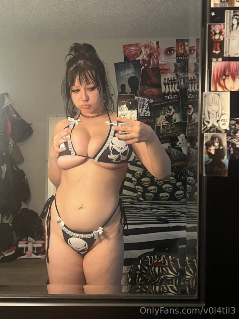 TikTok – v0l4til3 / bbabydollyy – Nude