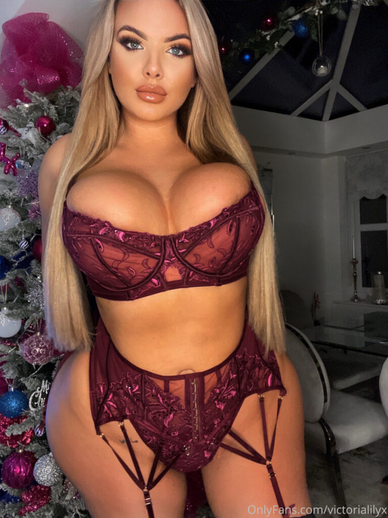 OnlyFans – T H I C C – Victorialilyx – Nude