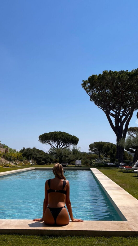 Instagram – Viky Varga – Nude