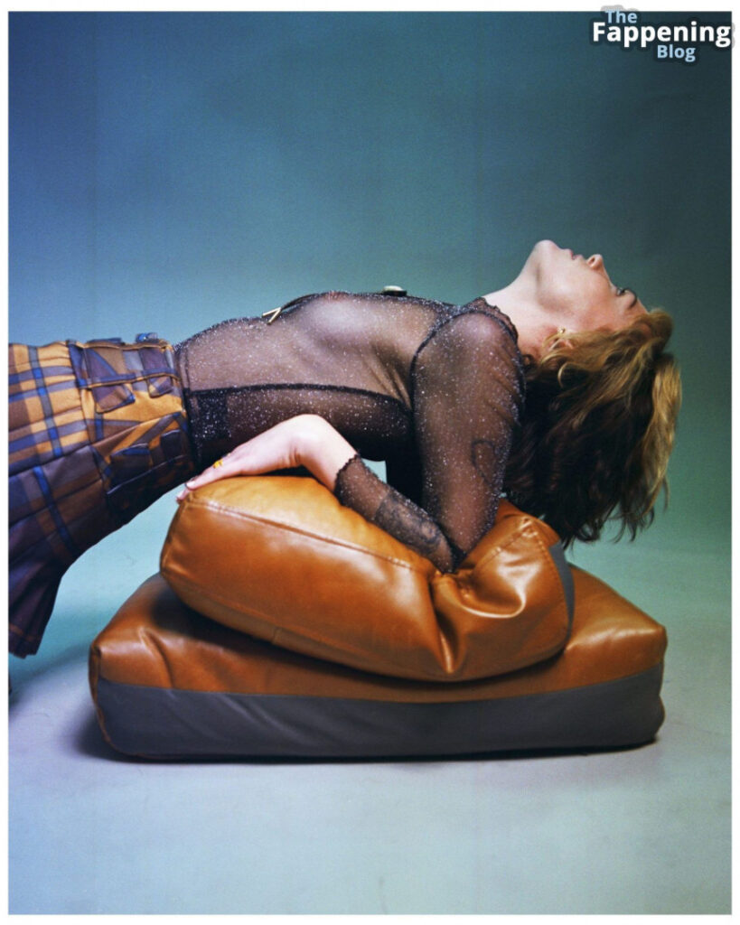 Celeb – Violett beane – Nude