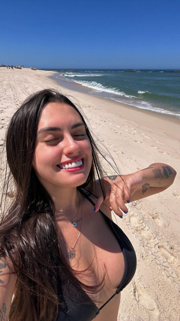 Brazil – Youtube – Vitoria Marcilio – Nude Leaks