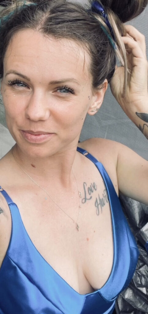 Instagram – volts.tats.and.hardhats – Nude