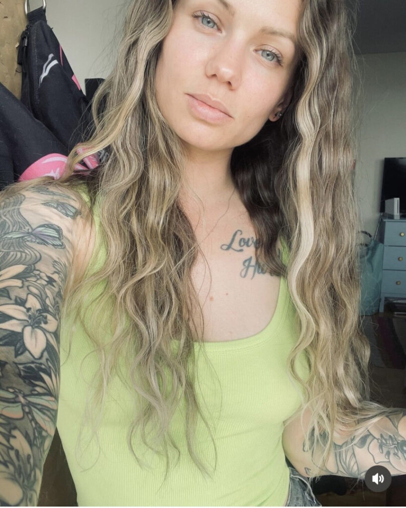 Instagram – volts.tats.and.hardhats – Nude