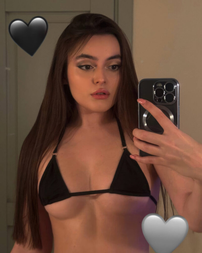 TikTok – Fansly – Webdevva / Websamka / gabi_mooree – Nude