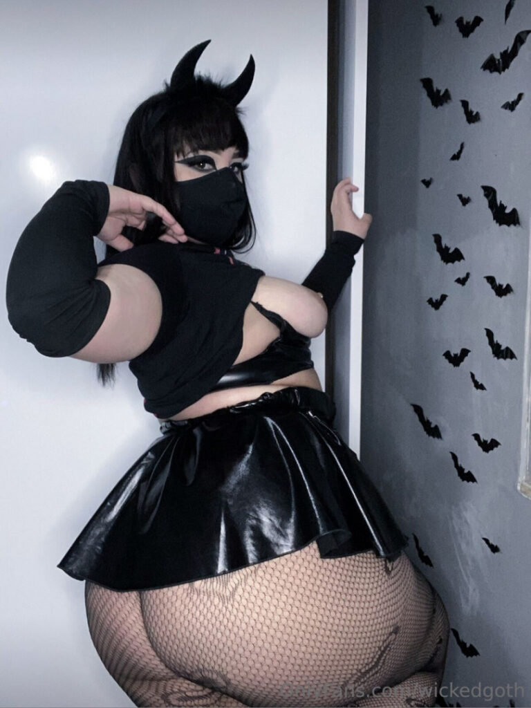 OnlyFans – T H I C C – wickedgoth / Violetgoth – Nude