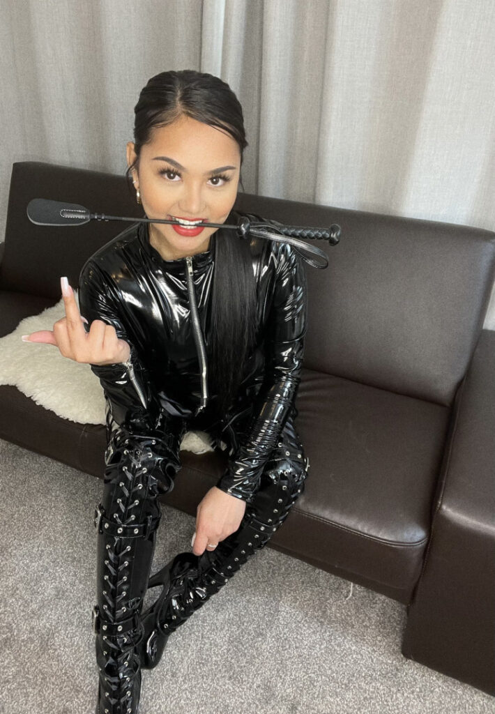 OnlyFans – worshipdaddygb / misstiffanyuk / Asianfantasyy91 – Nude