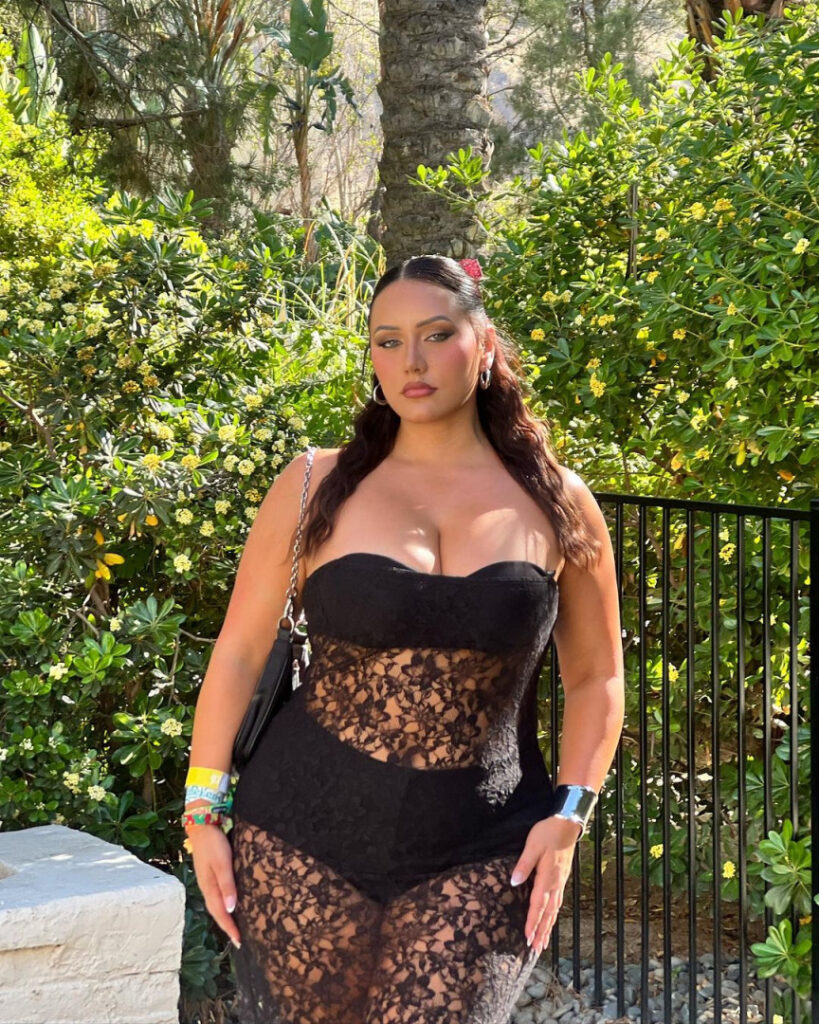 TikTok – Instagram – T H I C C – Yasmine MInovski – Nude