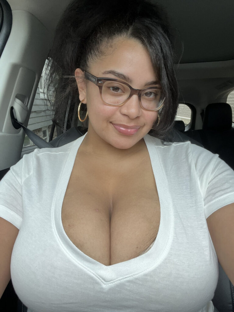 OnlyFans – yomyjuggs / milky titties / yomyareolas / yomywrist – Nude