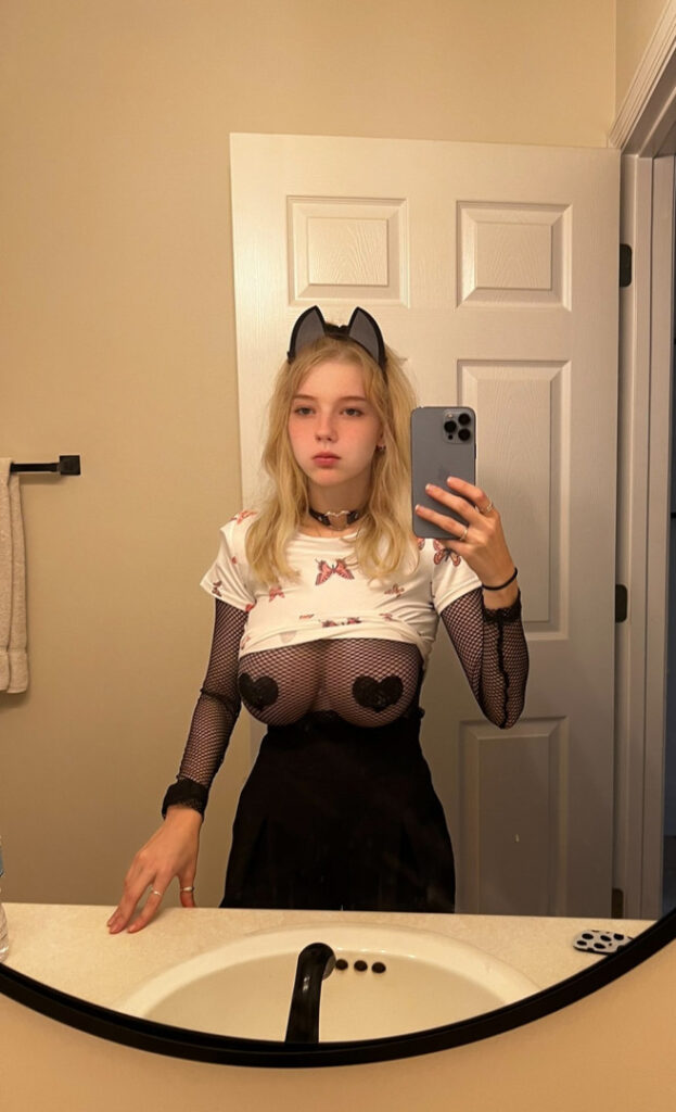 AI – TikTok – Instagram – Zoe Moore – Nude Leaks