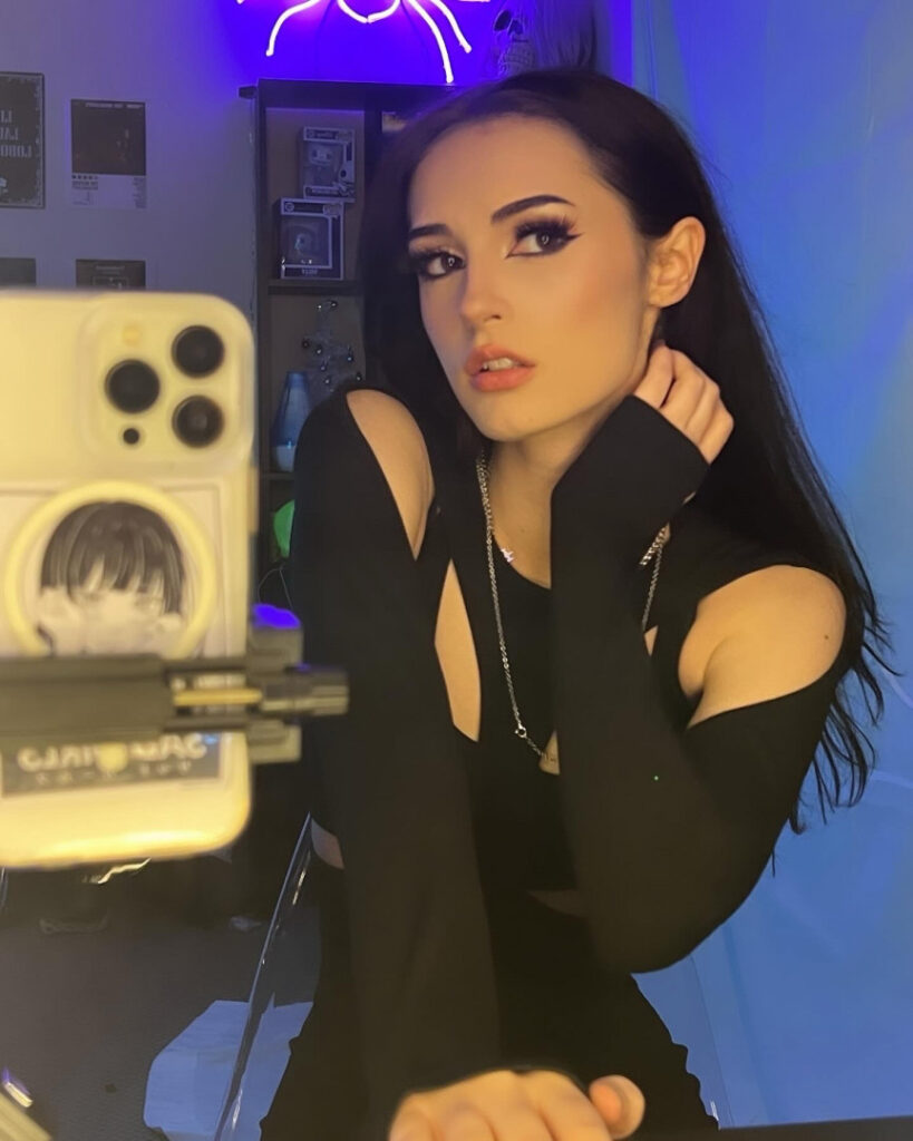 TikTok – Instagram – 1Kyle8 – Nude