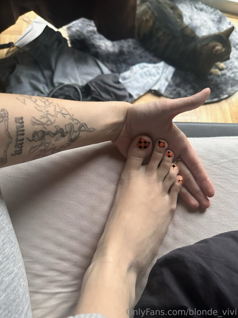 Request – OnlyFans – Teen – Feet – [75D] blonde_vivi – Nude