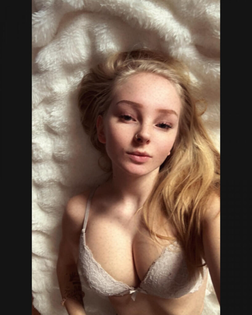 Request – OnlyFans – Teen – Feet – [75D] blonde_vivi – Nude