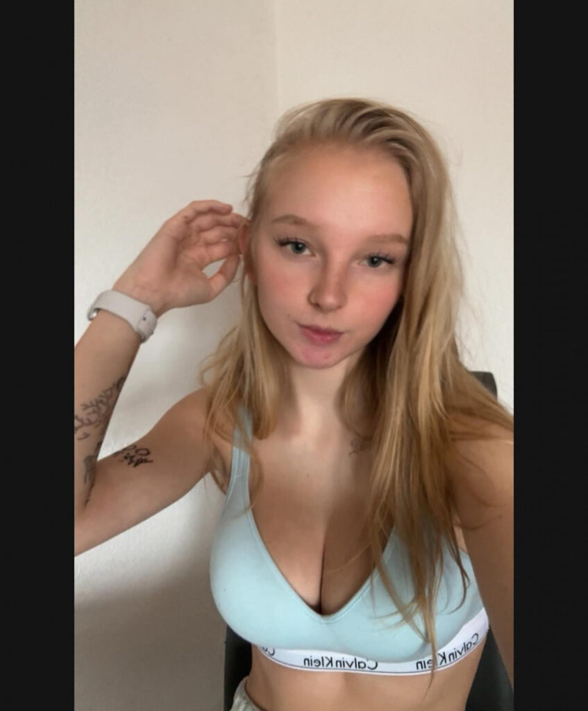 Request – OnlyFans – Teen – Feet – [75D] blonde_vivi – Nude