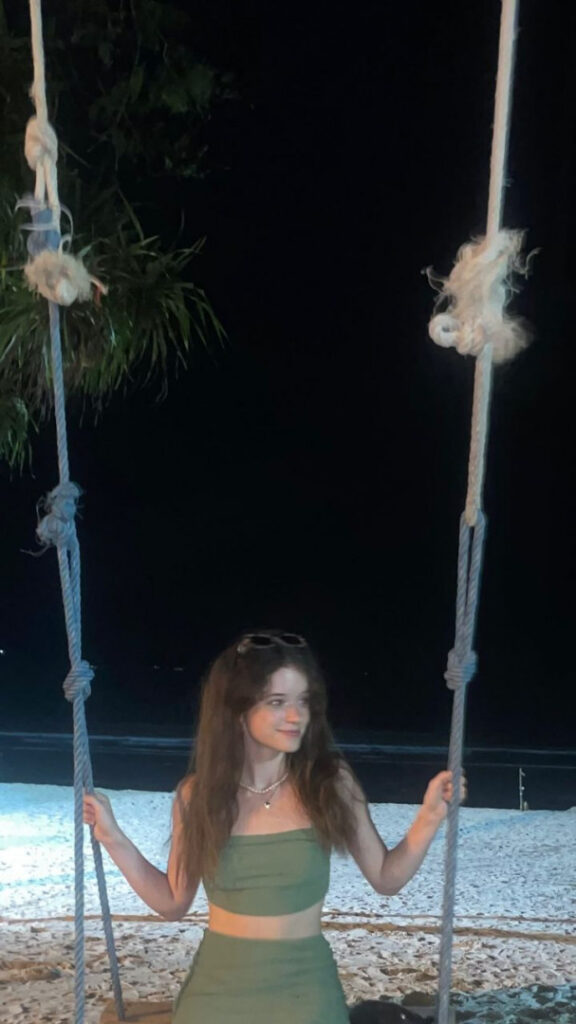 TikTok – Instagram – A_Bit_Rebecca // A_Little_Rebecca – Nude