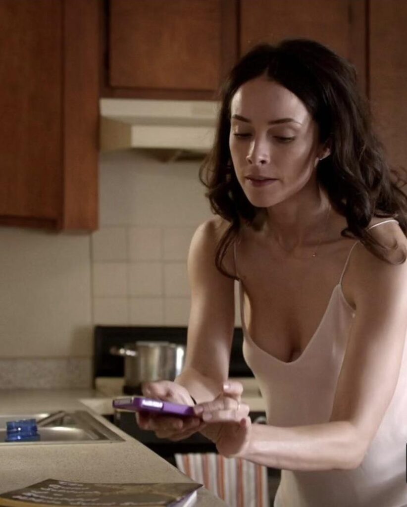 Celeb – Abigail Spencer – Nude