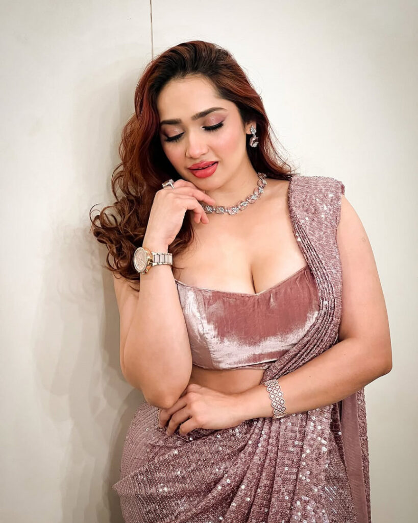 Instagram – Aditi Mistry – Nude