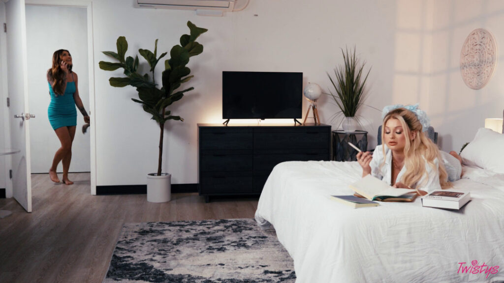 XXX – Petite – Adria Rae – Nude