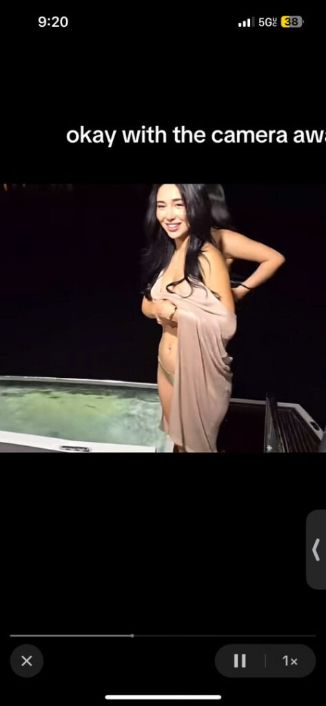 Instagram – Alexia Magallon – Nude