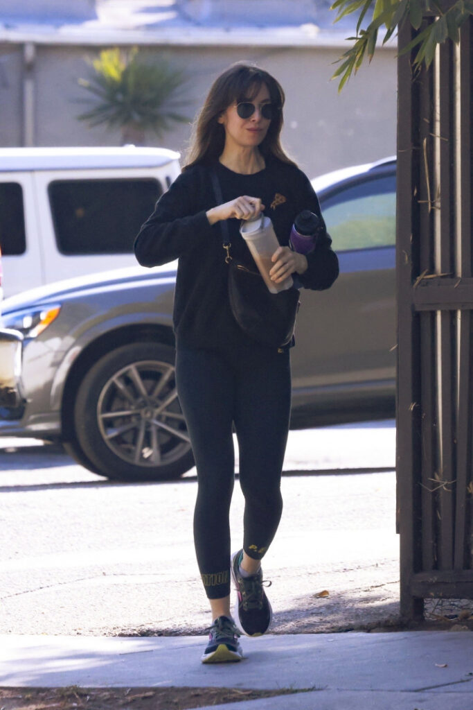 Celeb – Alison Brie – Nude