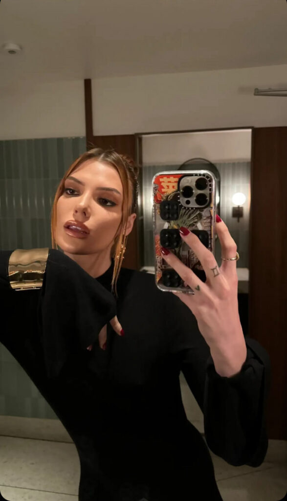 Instagram – alissa violet – Nude