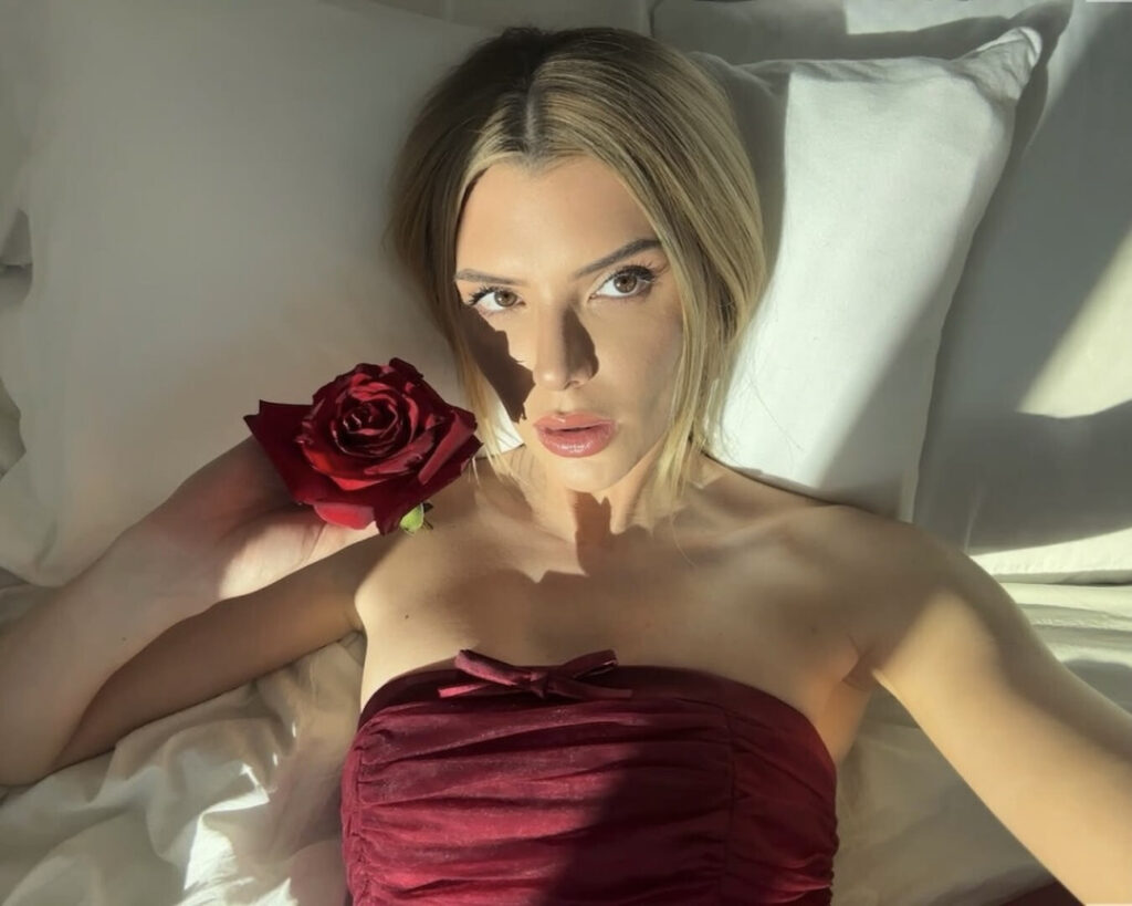 Instagram – alissa violet – Nude