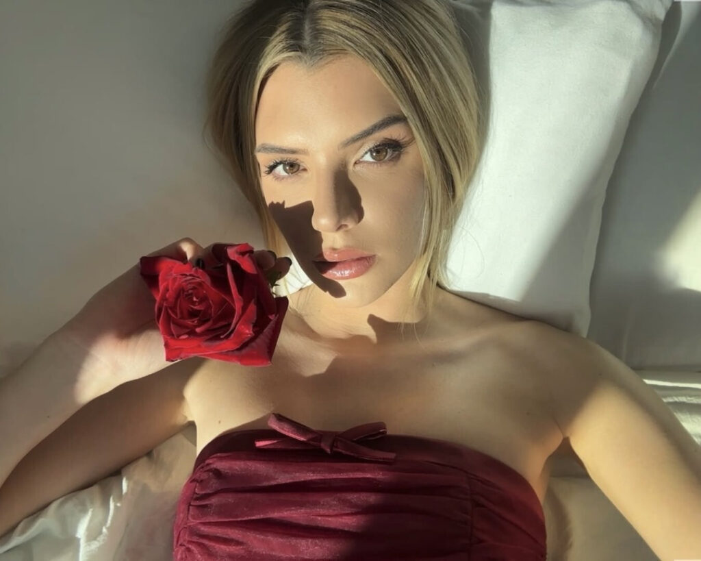 Instagram – alissa violet – Nude