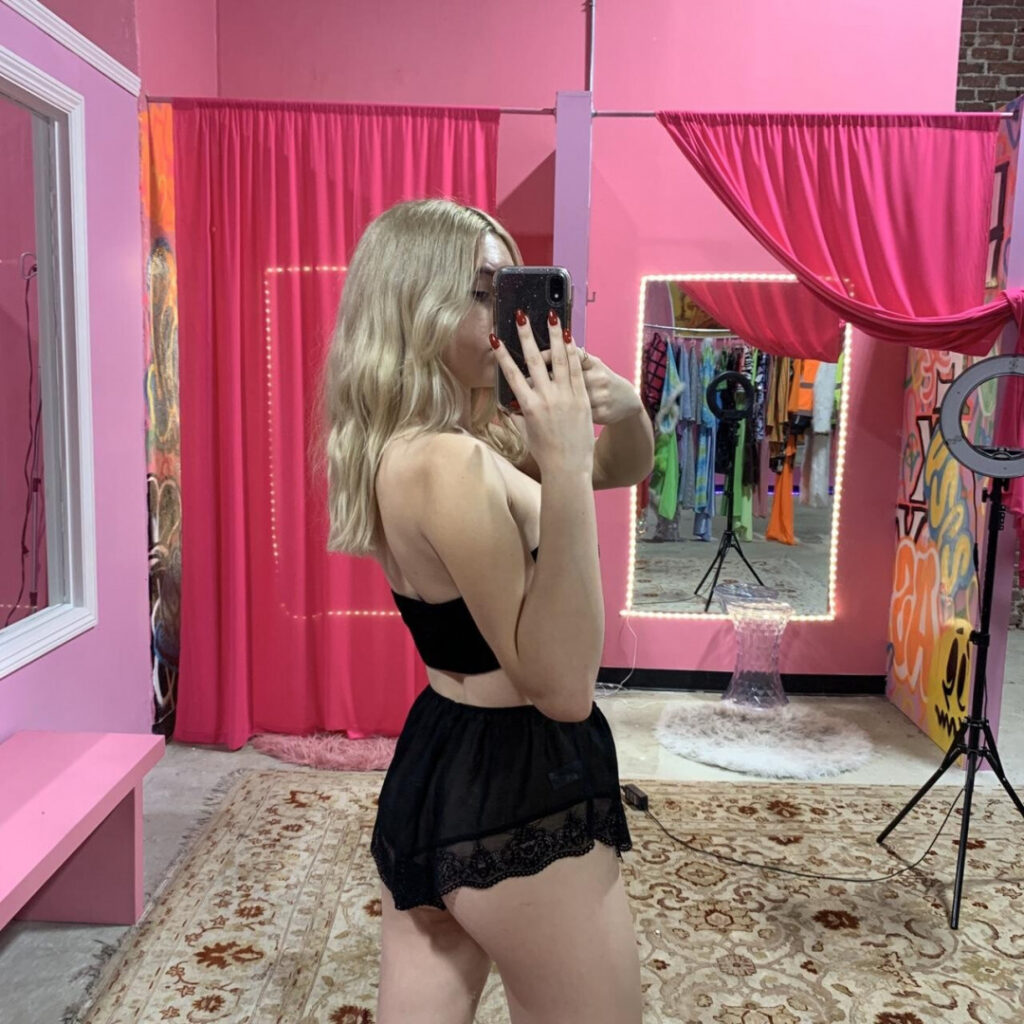 TikTok – Instagram – Alyabbott / Alysonabbott – Nude