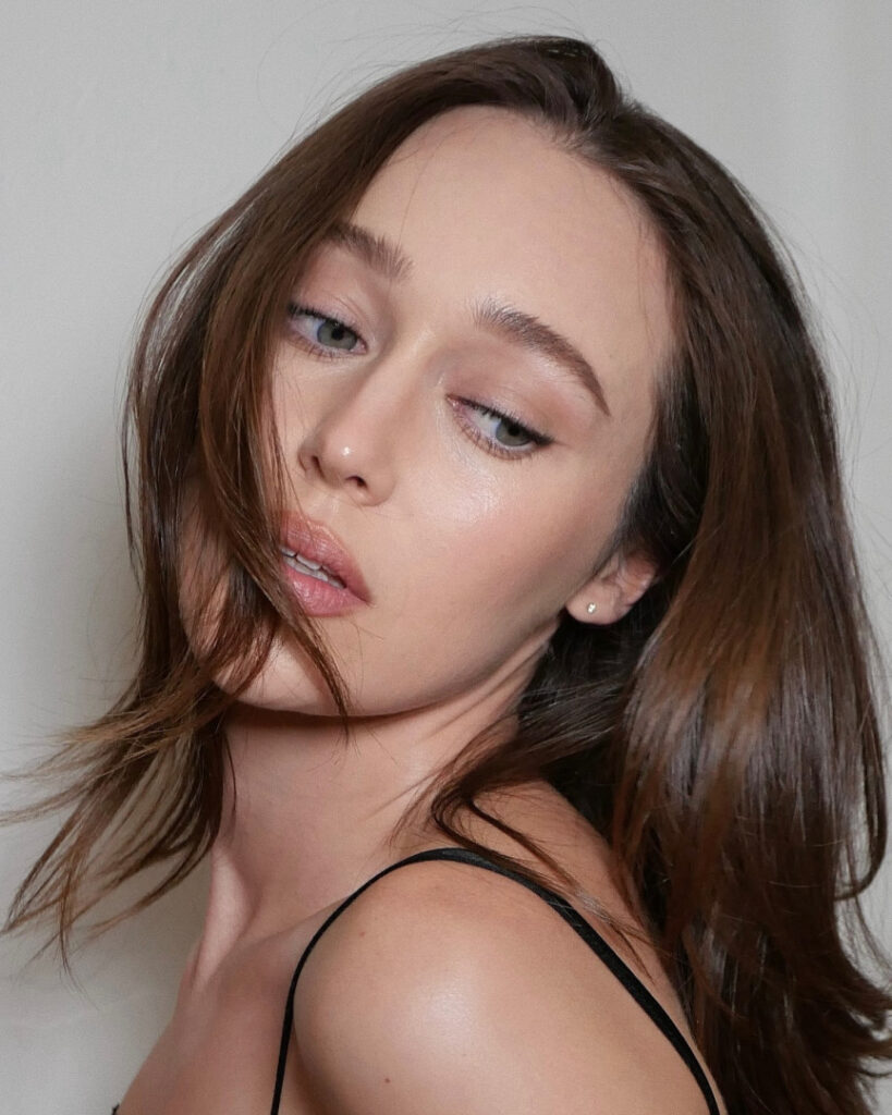 Celeb – Alycia Debnam Carey – Nude