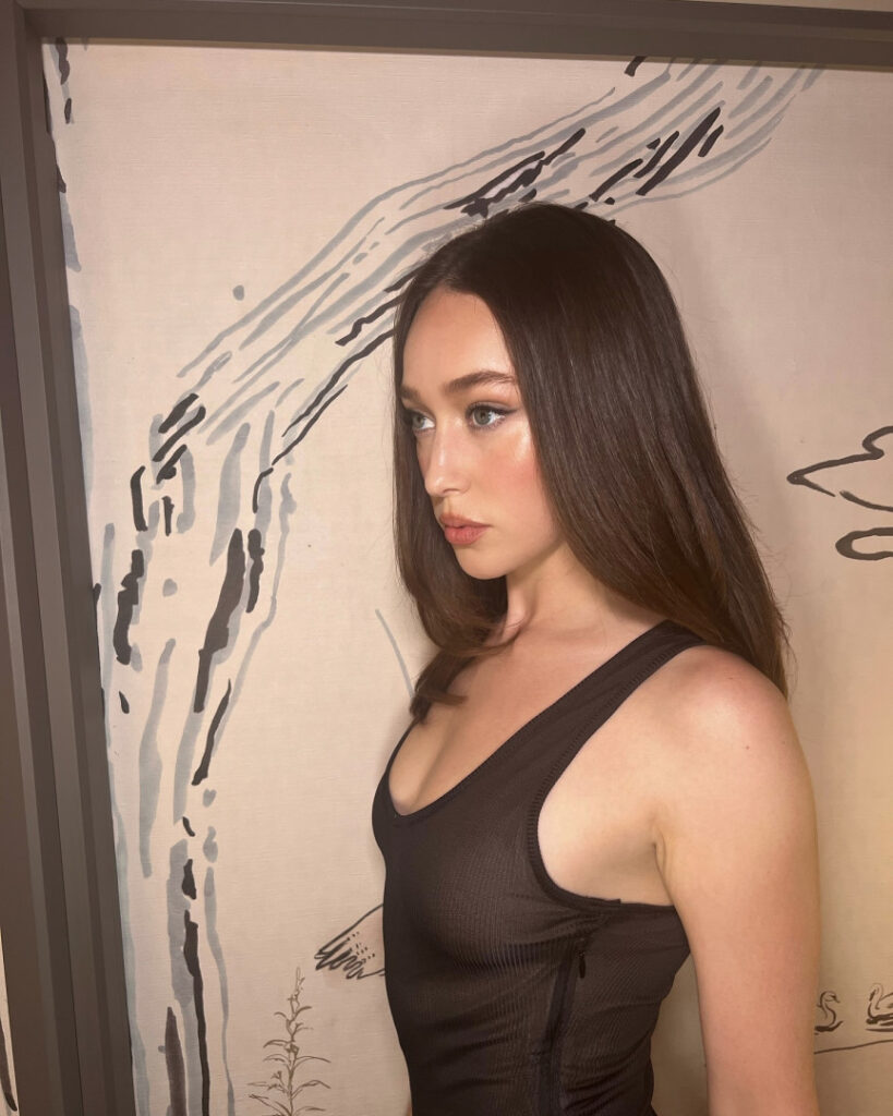 Celeb – Alycia Debnam Carey – Nude