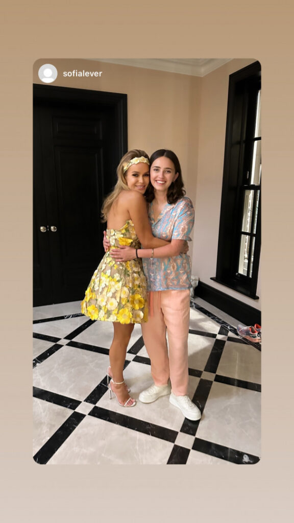 Celeb – MILF – Amanda Holden – Nude