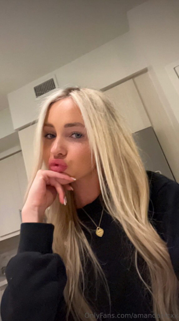 Instagram – Amanda Kabdebo – Nude