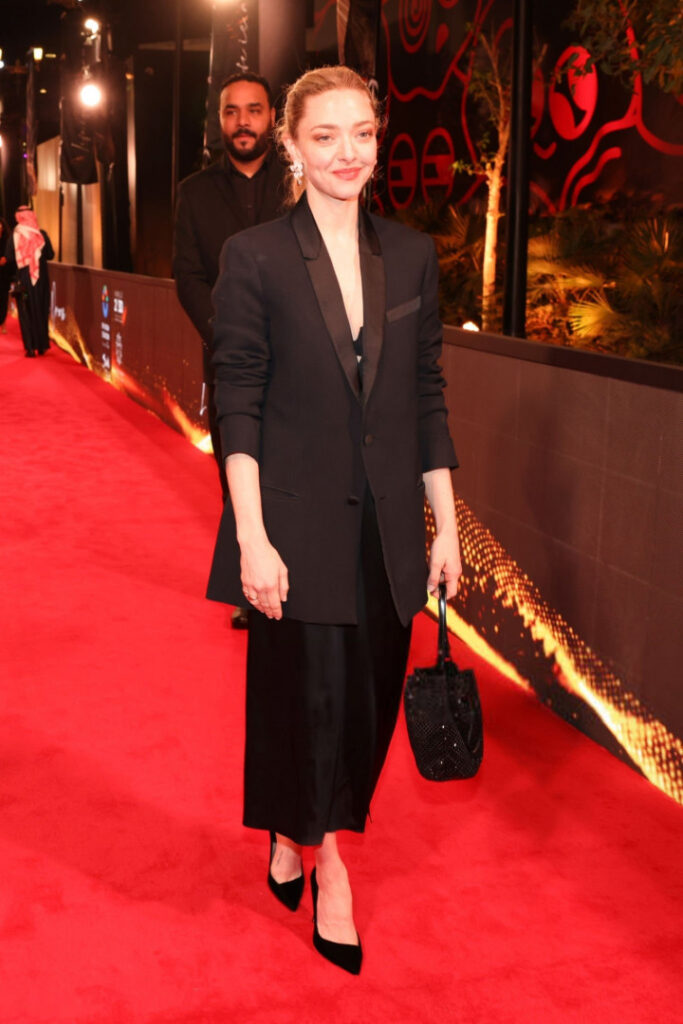 Celeb – Amanda Seyfried – Nude