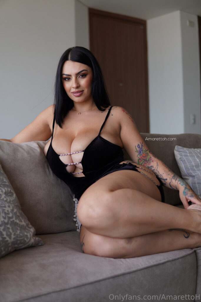 OnlyFans – T H I C C – Amaretto Hammer / Amarettoh / iamareto – Nude