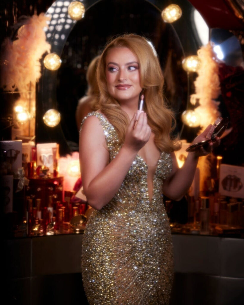 Youtube – Amelia Dimoldenberg – Nude