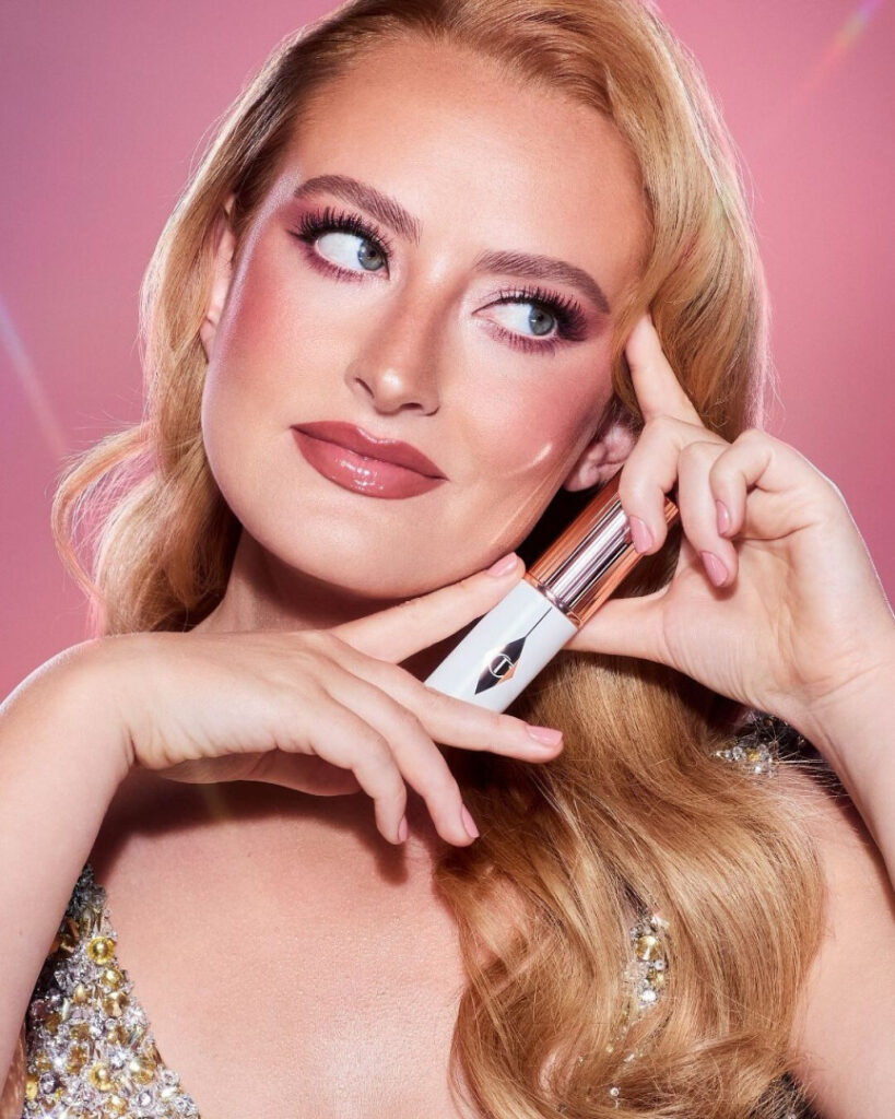 Youtube – Amelia Dimoldenberg – Nude