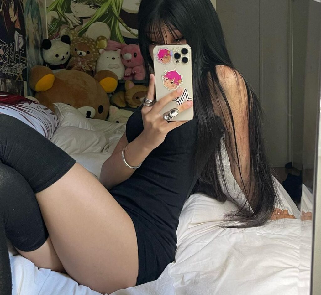 TikTok – Instagram – amuwestwood / 444amu – Nude Leaks