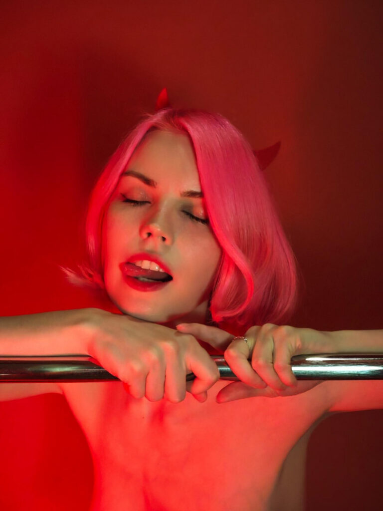 Instagram – Anastasia Ditmar – Nude