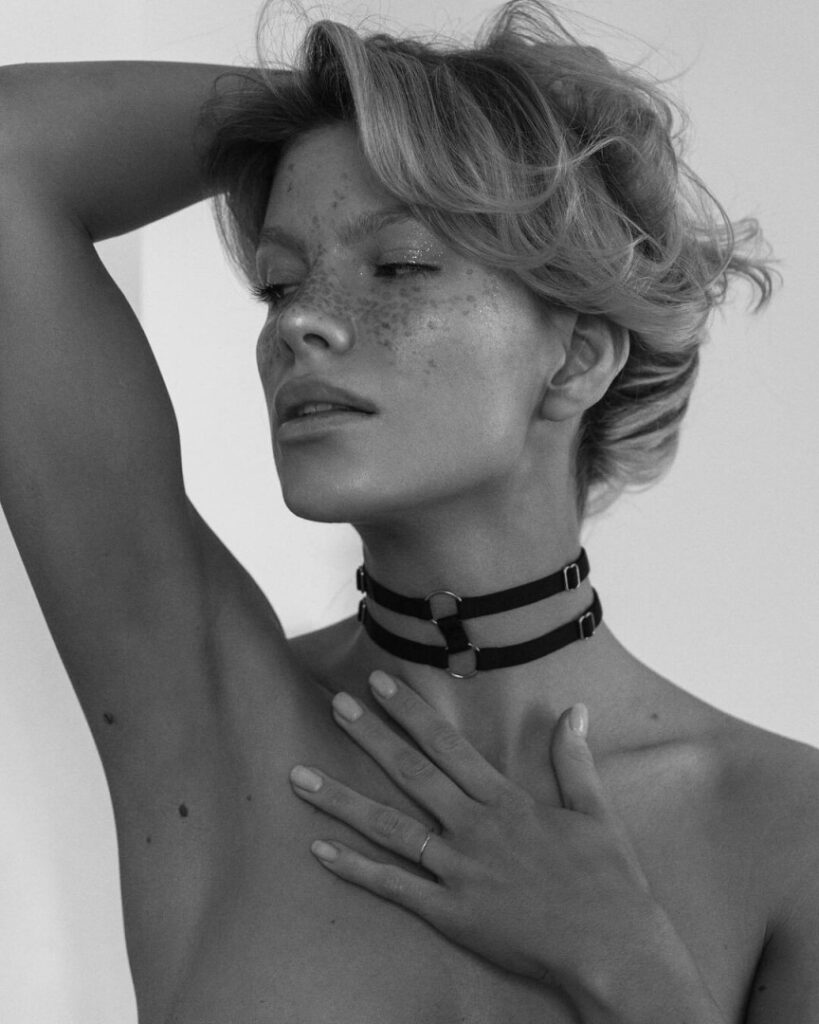 Celeb – Angela Olszewska – Nude