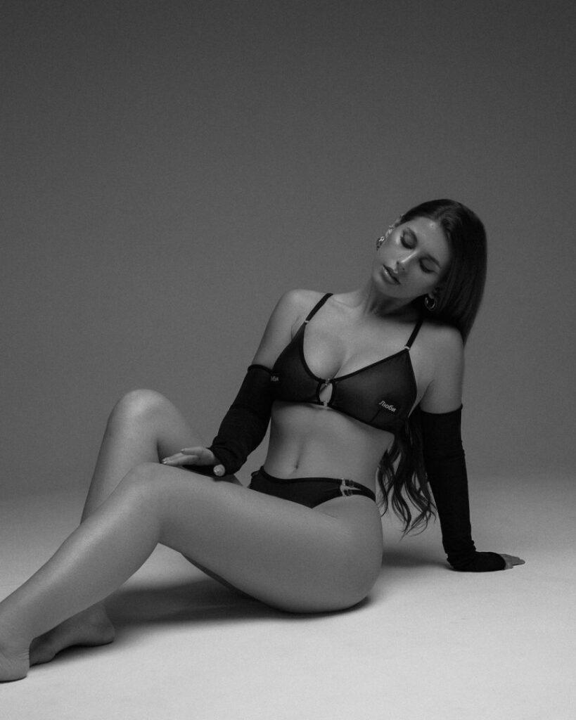 Instagram – Angelina Prosvetova – Nude